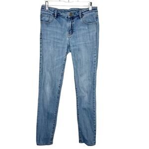 BCBG MAX AZRIA / light wash mid rise skinny jeans / 30